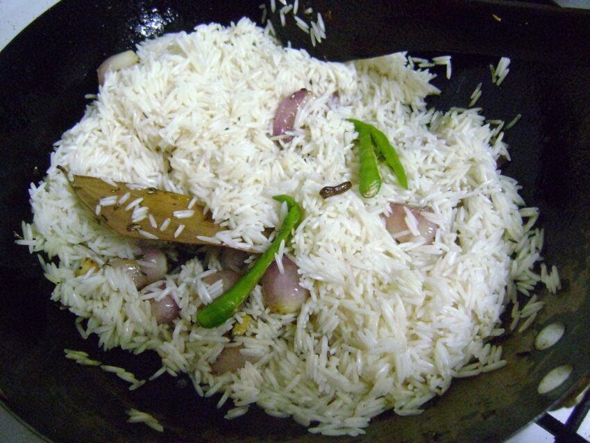Khushka vs Biryani: Unveiling the Culinary Differences & Delights